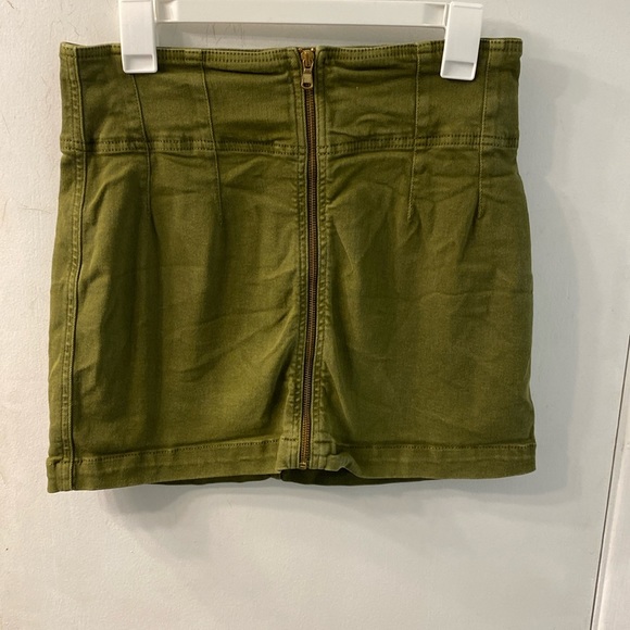 Green We The Free Virgo Zip-Front Mini Skirt Size 31 - Picture 2 of 7
